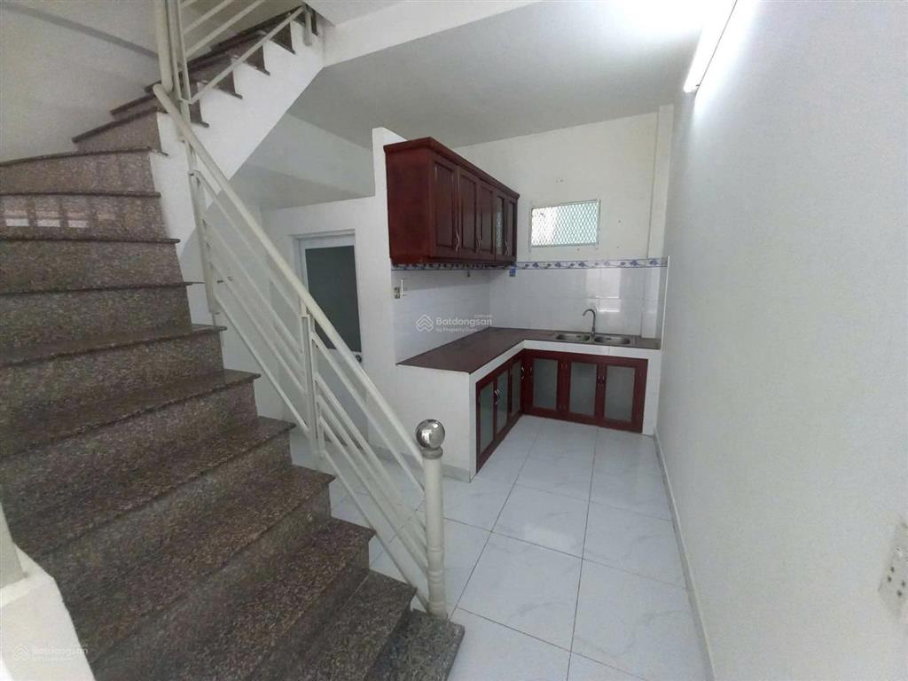 Nhà nguyên căn 4x15m 1 lầu 2pn 2wc ngay kcx tân thuận q7