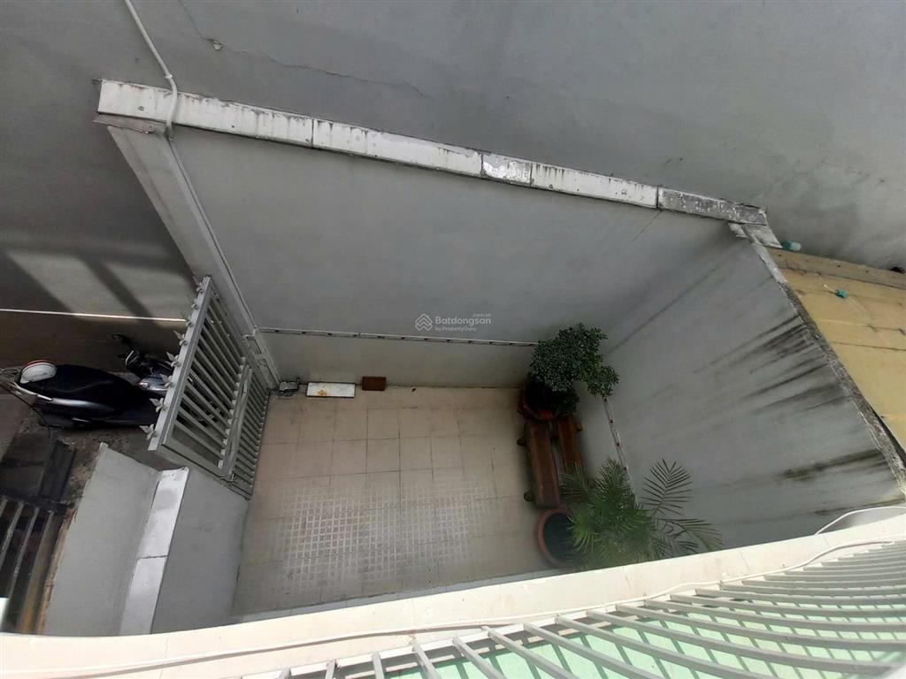 Nhà nguyên căn 4x15m 1 lầu 2pn 2wc ngay kcx tân thuận q7