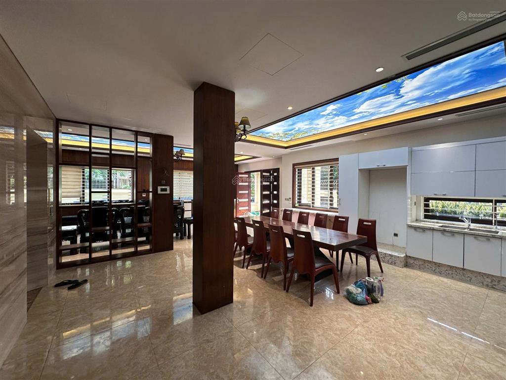 Cho thuê biệt tự mới có thang máy hầm rộng kđt nam cường bắc từ liêm. dt 220m 4 nổi 1 hầm giá 50tr