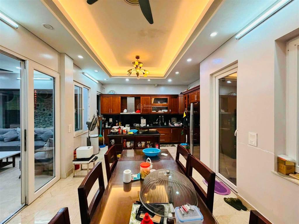 Bán biệt thự sang trọng hiện đại kđt văn phú, hà đông. dt 210m2 x 4 tầng mt 10m. giá 35 tỷ tl tốt
