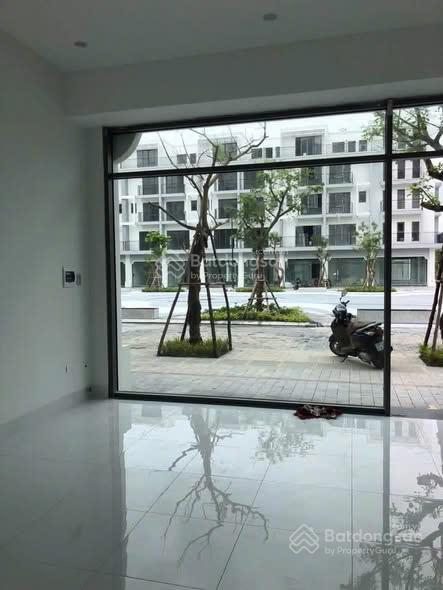 Cho thuê the manor central park nguyễn xiển. dt 80m2 x 4t, 1 bán hầm, mt 5m nhà mới. giá 30tr/th