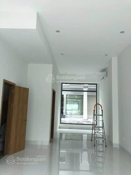 Cho thuê the manor central park nguyễn xiển. dt 80m2 x 4t, 1 bán hầm, mt 5m nhà mới. giá 30tr/th