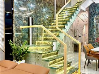 Gia đình cần bán gấp nhà 3 tầng 113m2 mặt tiền 8,1m mai lão bạng quận hải châu gần chợ đống đa