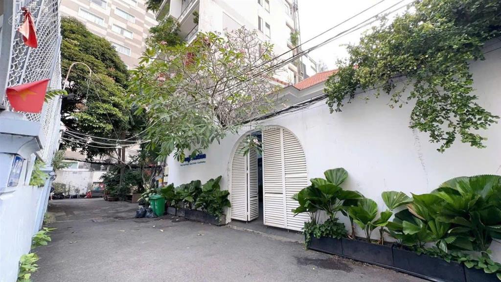 Bán nhà 2x nguyến sơn hà, phường 5, quận 3 dt 13x19m cn 230m2 giá 69 tỷ