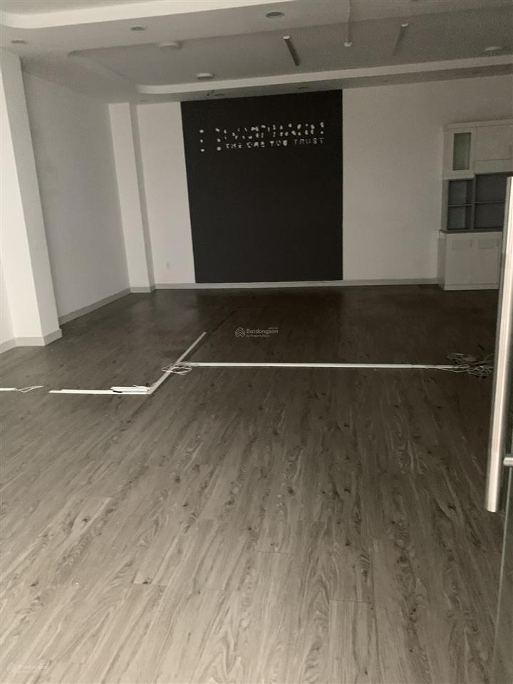 Nhà bán hẻm xe hơi 8m đường sư vạn hạnh p hòa hưng dt 4.2*14m dòng tiền 30tr/tháng giá 15.5 tỷ.