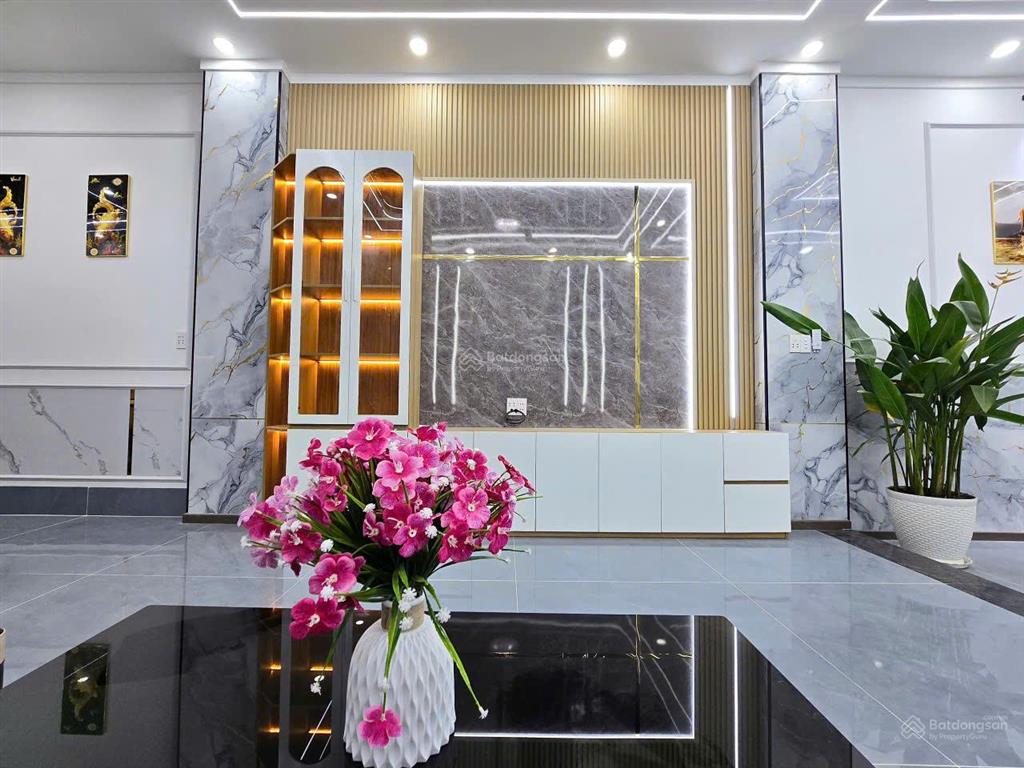 Bán nhà hxh nguyễn tri phương, p. bửu hòa, ngay chợ đồn, 4.2x20m, 2 tầng, 4pn 4wc, giá chỉ 3.99 tỷ