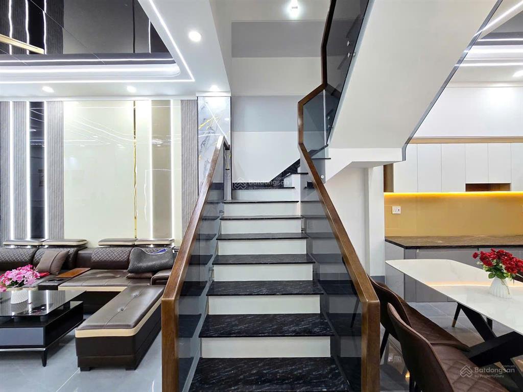 Bán nhà hxh nguyễn tri phương, p. bửu hòa, ngay chợ đồn, 4.2x20m, 2 tầng, 4pn 4wc, giá chỉ 3.99 tỷ