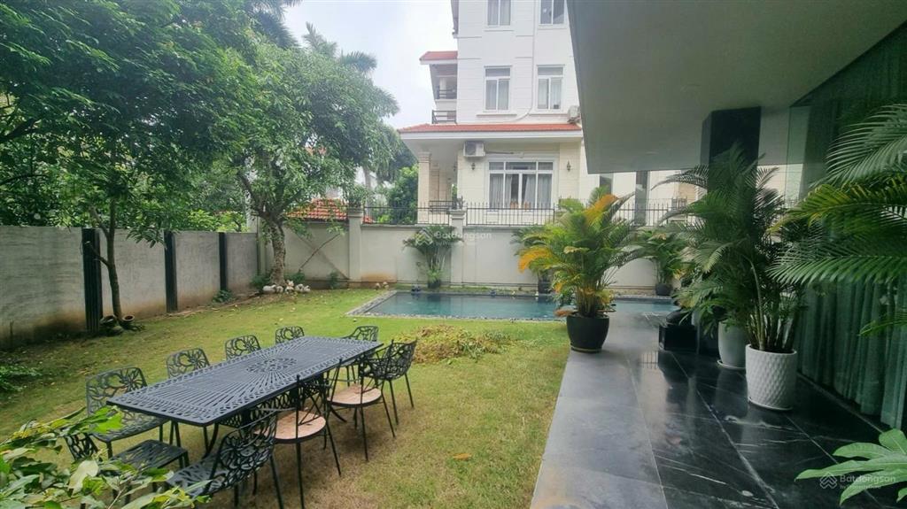 Bán biệt thự khu compound nguyễn văn hưởng, thảo điền dt 20x32m nội thất đẹp, có hồ bơi