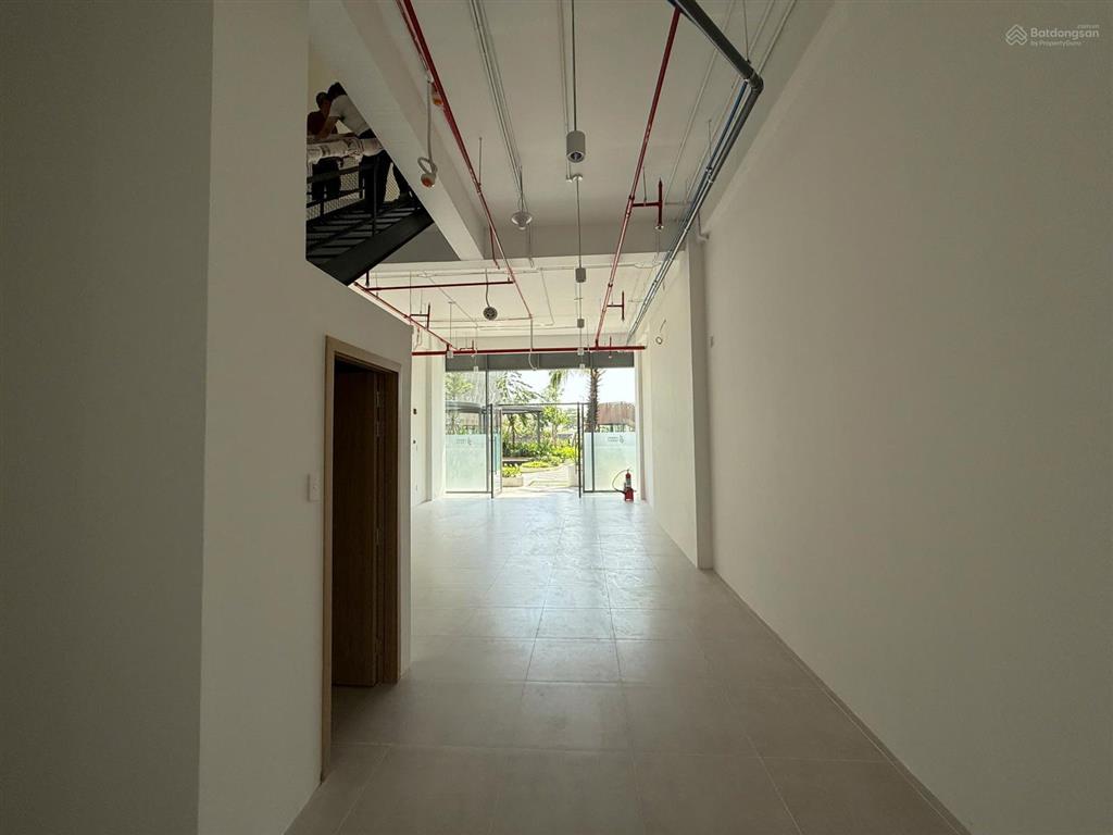 Bán shophouse tt 30% nhận nhà, hỗ trợ thuê lại 8%/năm trong 3 năm, ck 20%, sổ hồng lâu dài