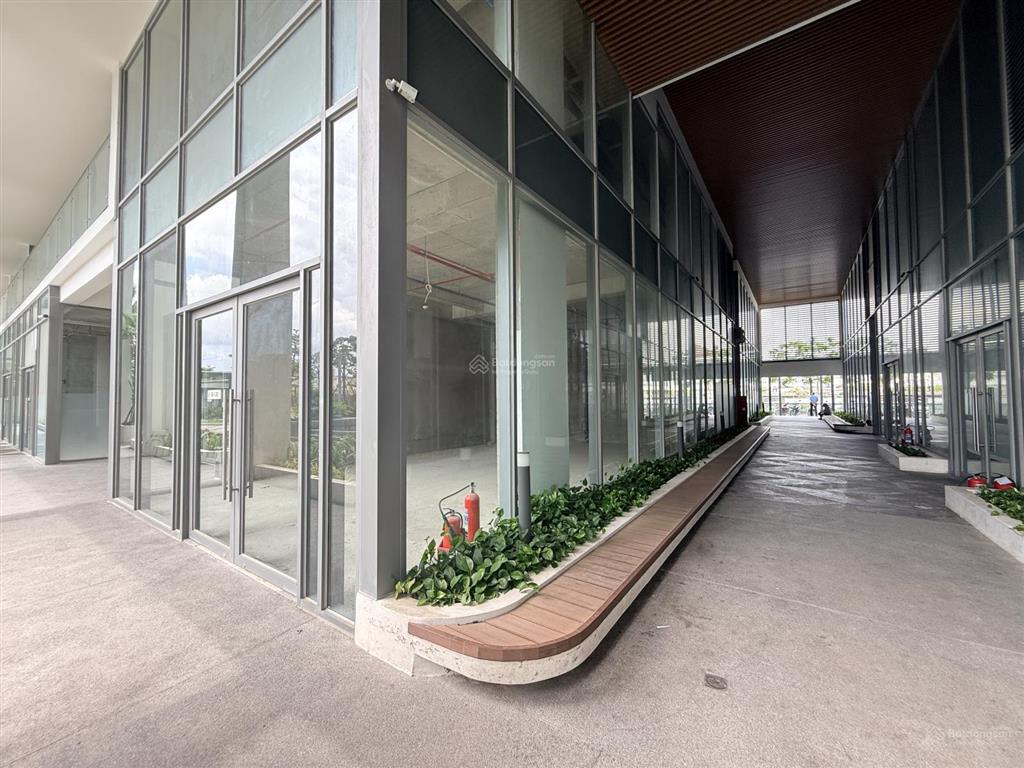 Cho thuê shophouse khối đế urban green 12 triệu/tháng, free 3 tháng tiền thuê, giảm 50% tiền thuê