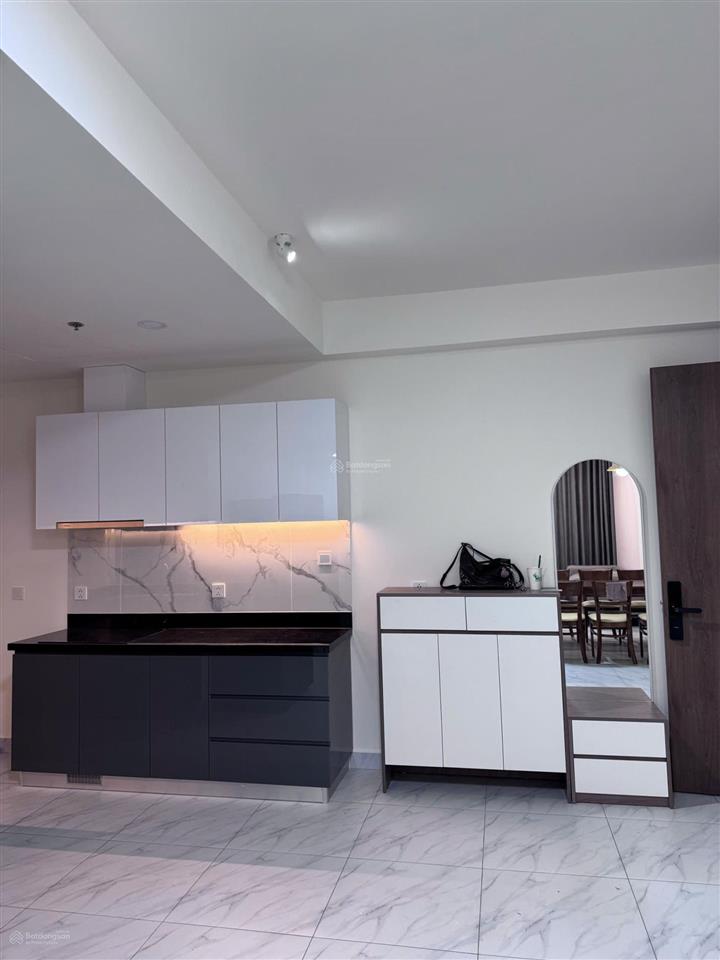 Chính chủ cho thuê căn 3pn, 99m2 full nội thất giá 22tr, free 1 năm pql, view hồ bơi đẹp