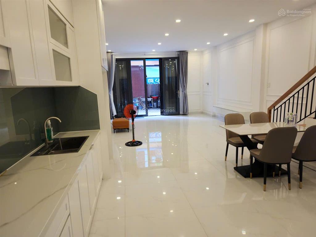 Bán nhà gấp  lạc long quân, p8, tân bình dt 6x12m 3 tầng nhà mới, vị trí đẹp 8,5 tỷ tl
