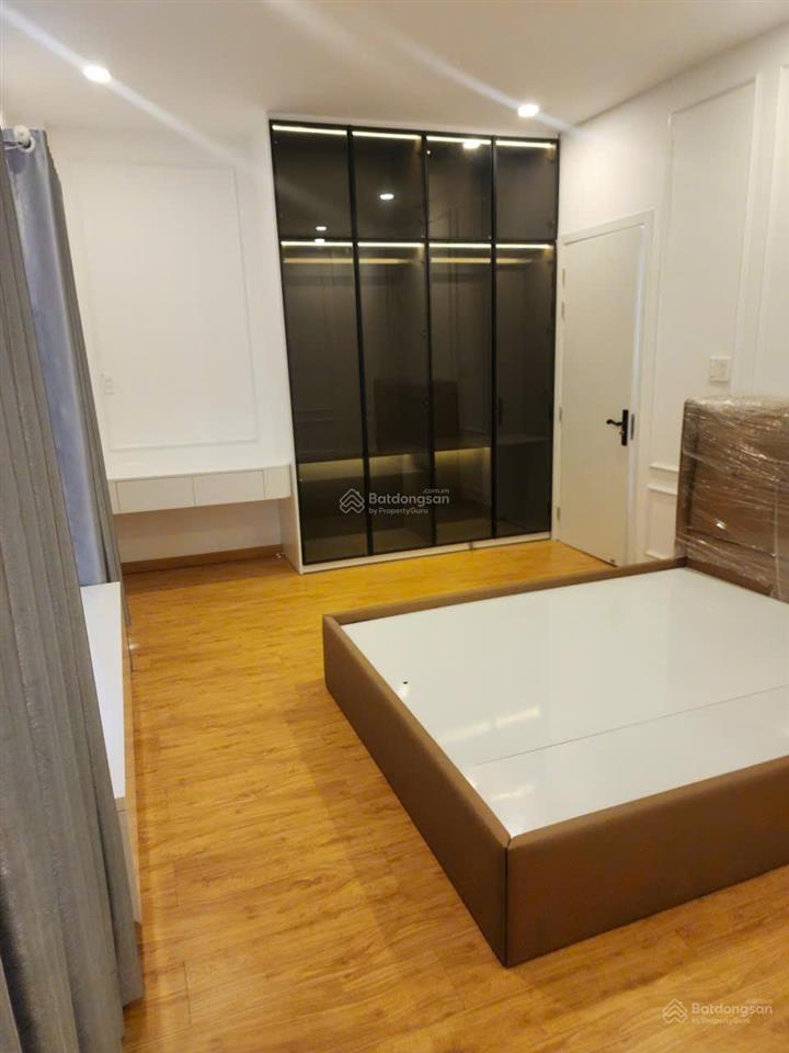 Bán nhà gấp  lạc long quân, p8, tân bình dt 6x12m 3 tầng nhà mới, vị trí đẹp 8,5 tỷ tl
