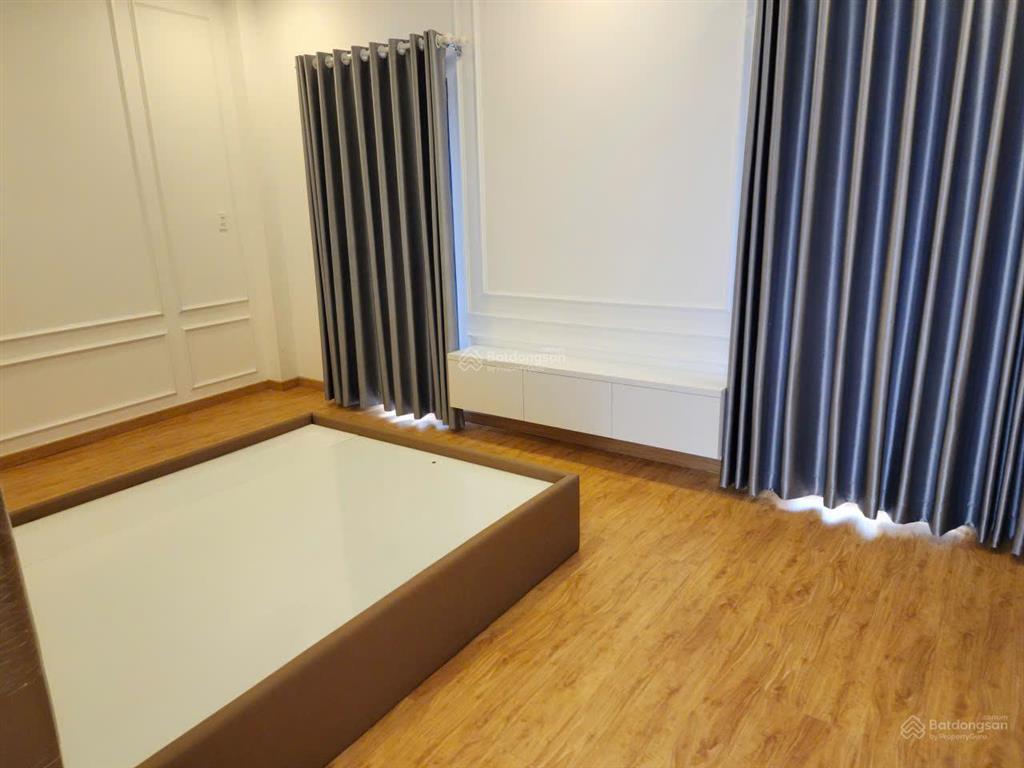 Bán nhà gấp  lạc long quân, p8, tân bình dt 6x12m 3 tầng nhà mới, vị trí đẹp 8,5 tỷ tl