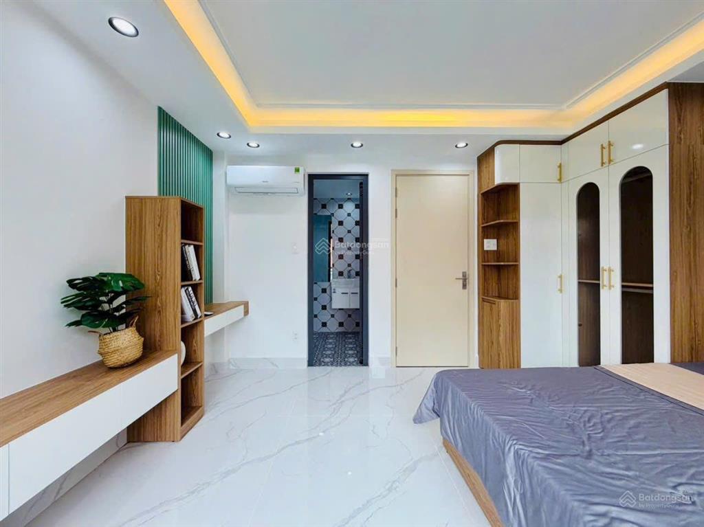 Ngộp bán gấp nhà hẻm 8m đông hồ, lý thường kiệt, cmt8, lạc long quân, dt 6x12m 3 tầng 7.98 tỷ tl