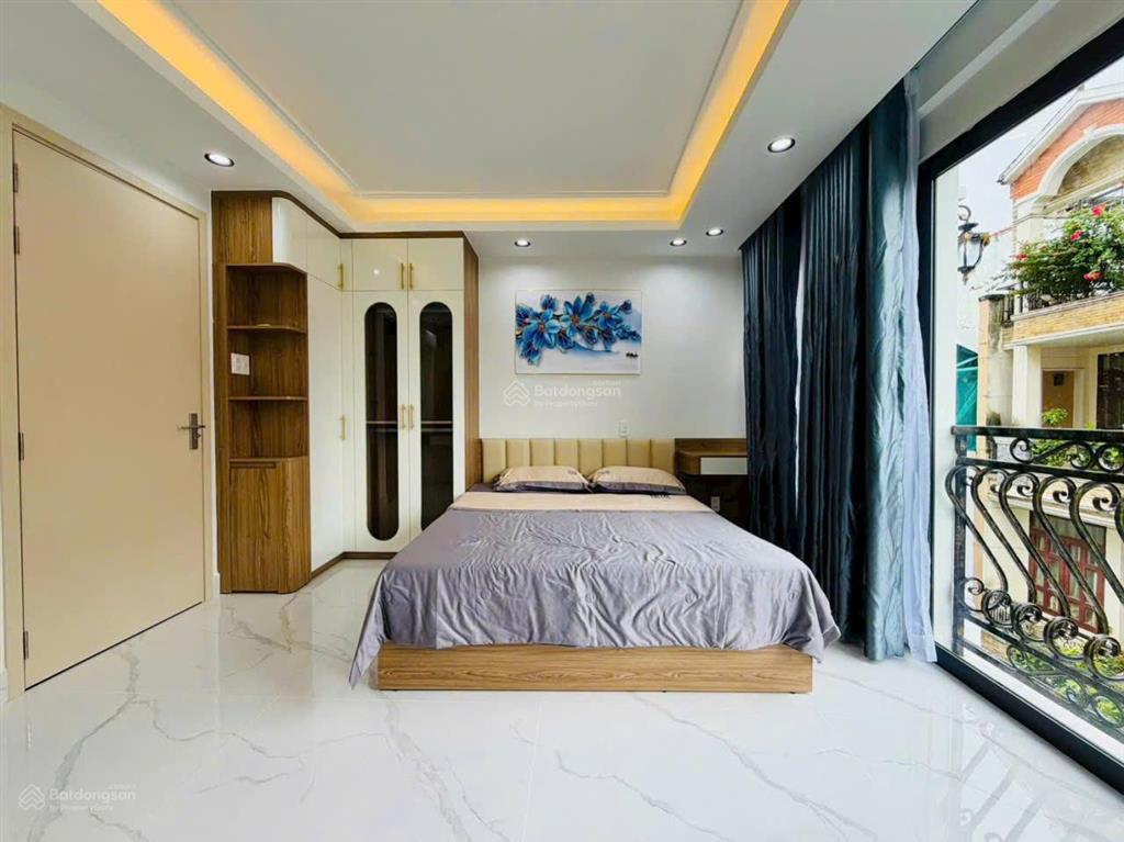 Ngộp bán gấp nhà hẻm 8m đông hồ, lý thường kiệt, cmt8, lạc long quân, dt 6x12m 3 tầng 7.98 tỷ tl