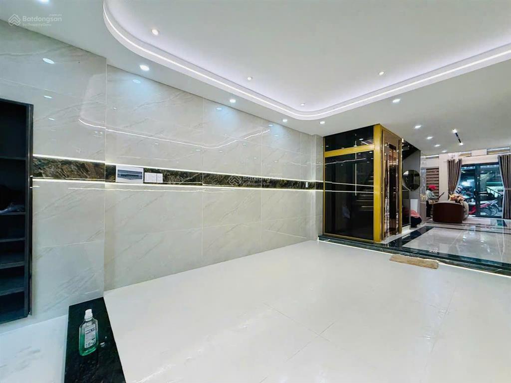 Ngộp bán gấp nhà hẻm 8m đông hồ, lý thường kiệt, cmt8, lạc long quân, dt 6x12m 3 tầng 7.98 tỷ tl
