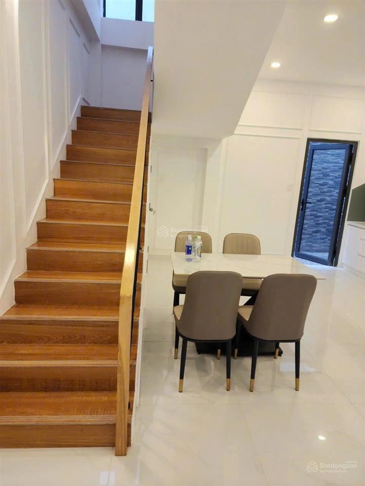 Bán nhà giảm 600tr 6x12m 3 tầng, lạc long quân, p.8, q. tân bình (đậu được 15 chiếc xe máy ở sân)