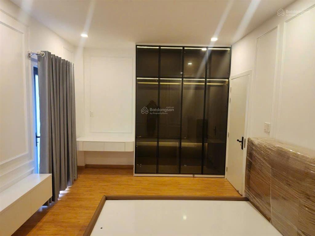 Bán nhà giảm 600tr 6x12m 3 tầng, lạc long quân, p.8, q. tân bình (đậu được 15 chiếc xe máy ở sân)