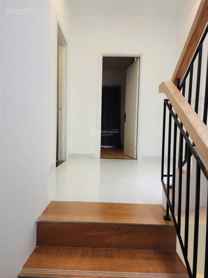 Bán nhà giảm 600tr 6x12m 3 tầng, lạc long quân, p.8, q. tân bình (đậu được 15 chiếc xe máy ở sân)