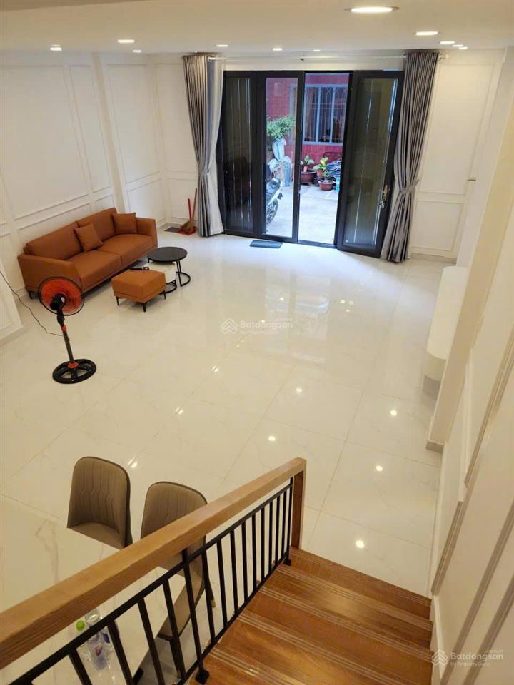 Bán nhà giảm 600tr 6x12m 3 tầng, lạc long quân, p.8, q. tân bình (đậu được 15 chiếc xe máy ở sân)