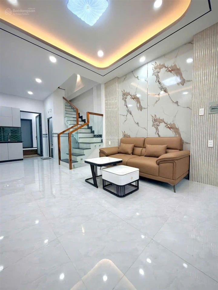 Bán nhà hẻm lạc long quân, q.11, dt 6x12m 3 tầng st, mới 4pn 4wc, nhà đẹp vị trí đẹp