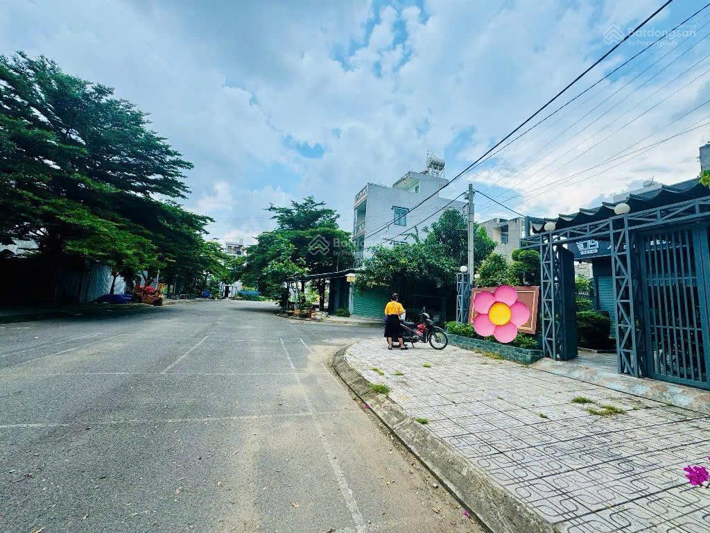 Góc 2 mt nhà khu cảng phú hữu 10,4x15m trệt giá mềm 12,9 tỷ.  0902 930 ***
