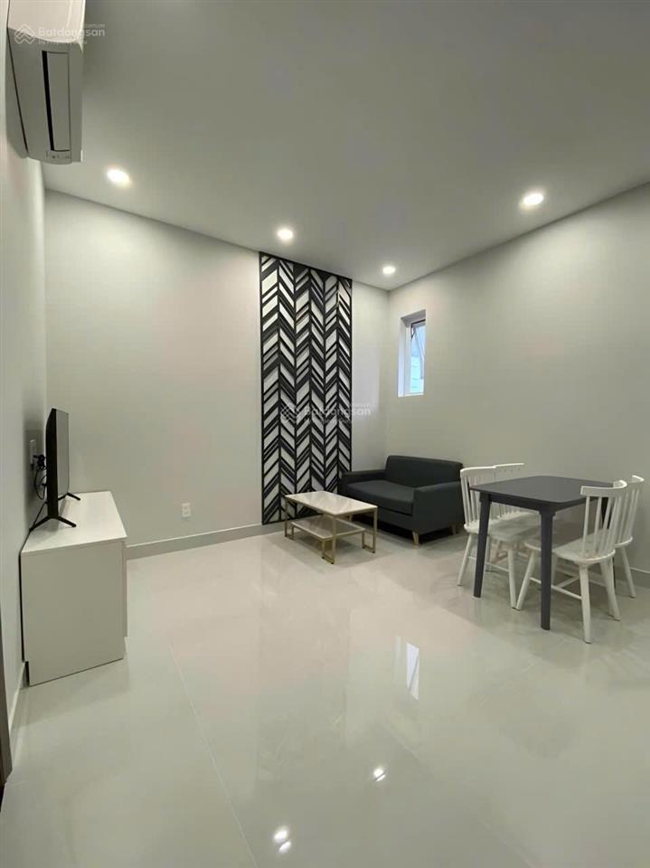 Cho thuê phòng 30m2 cao cấp cmt8, q.3 (giá 4tr/tháng). 0989 023 *** (cô nga chủ)(ko tiếp cò)