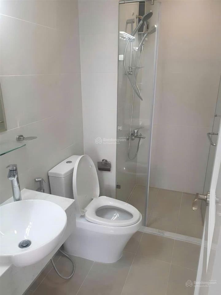 Cho thuê phòng 30m2 cao cấp cmt8, q.3 (giá 4tr/tháng). 0989 023 *** (cô nga chủ)(ko tiếp cò)
