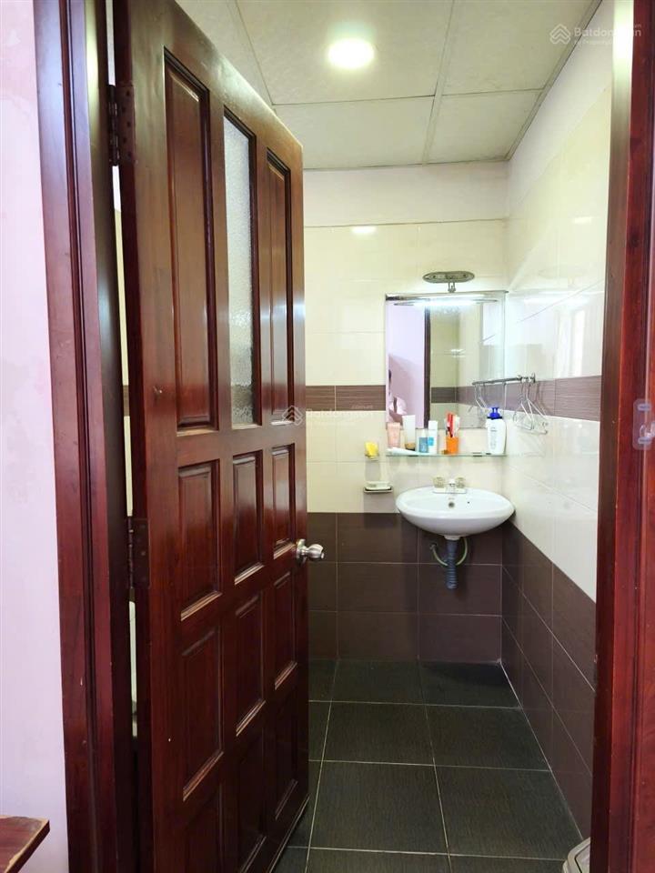 Cho thuê phòng 30m2 cao cấp cmt8, q.3 (giá 4tr/tháng). 0989 023 *** (cô nga chủ)(ko tiếp cò)