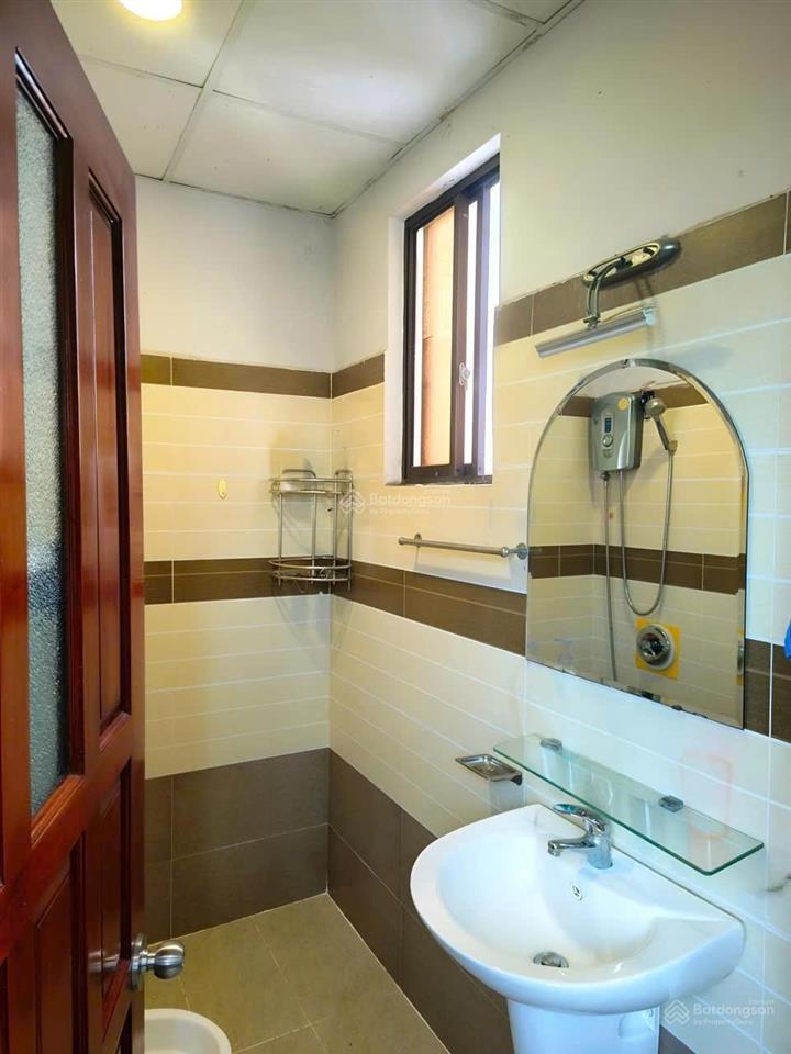 Cho thuê phòng 30m2 cao cấp cmt8, q.3 (giá 4tr/tháng). 0989 023 *** (cô nga chủ)(ko tiếp cò)