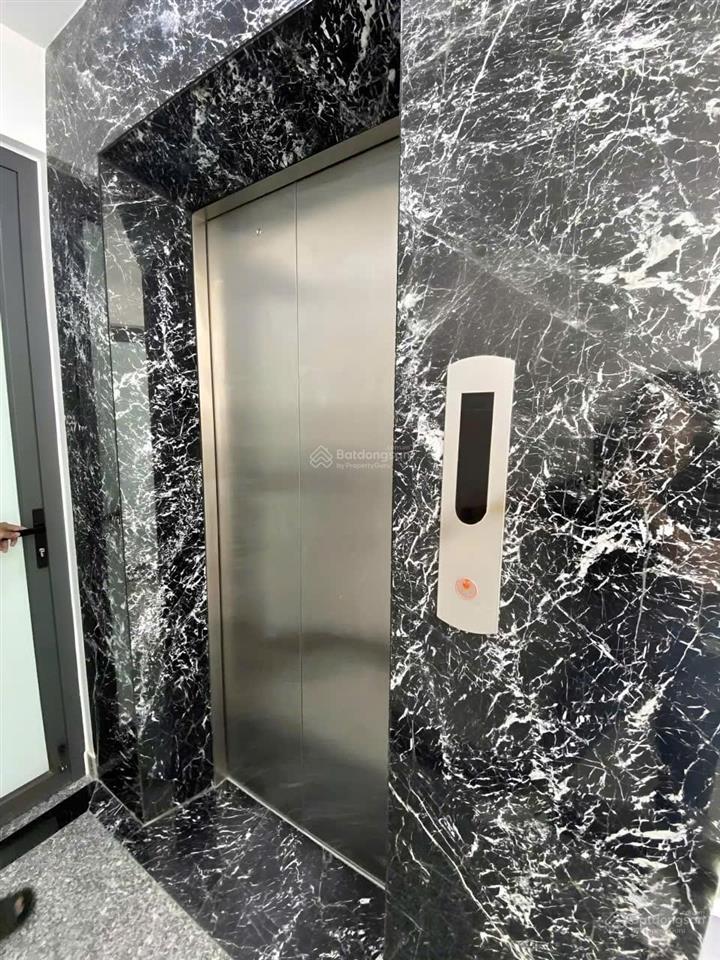 Cho thuê phòng 30m2 cao cấp cmt8, q.3 (giá 4tr/tháng). 0989 023 *** (cô nga chủ)(ko tiếp cò)