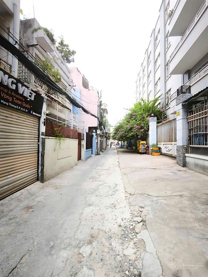 Cho thuê phòng 30m2 cao cấp cmt8, q.3 (giá 4tr/tháng). 0989 023 *** (cô nga chủ)(ko tiếp cò)