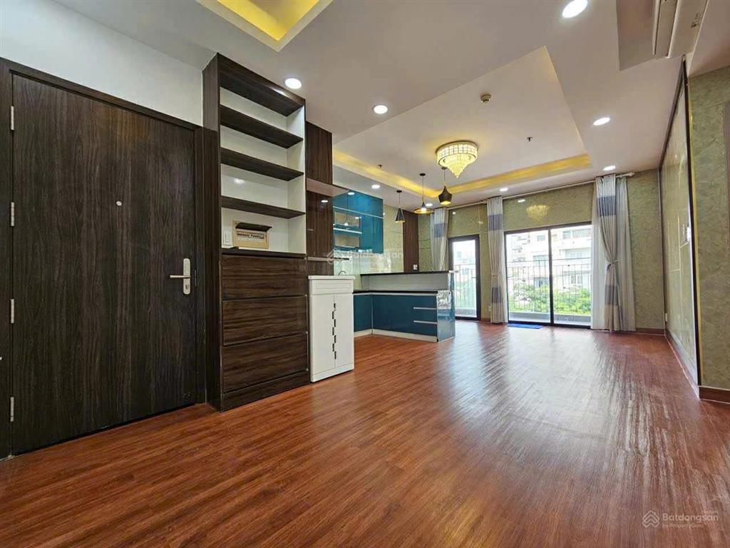 Bán căn hộ hoàng quốc việt (2pn, 2wc) 70m2, giá 3.35 tỷ, sổ hồng đầy đủ