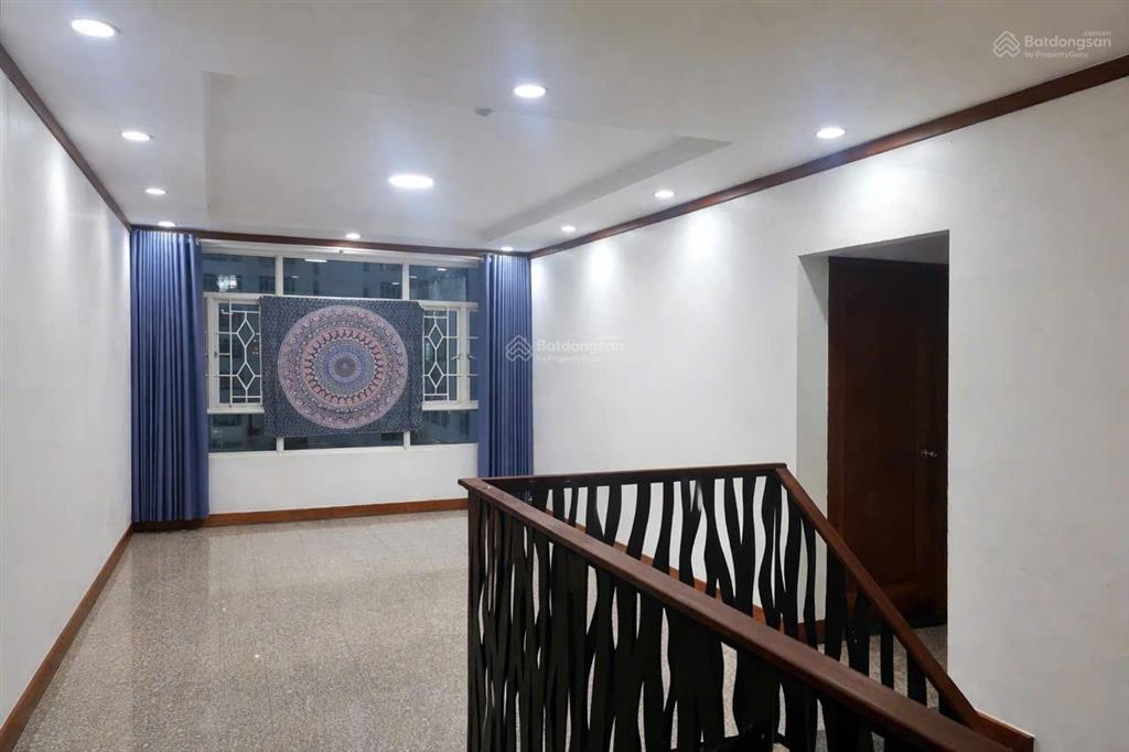 Bán căn hộ duplex 2 tầng có sổ hồng liền kề q7, diện tích cực lớn 192m2