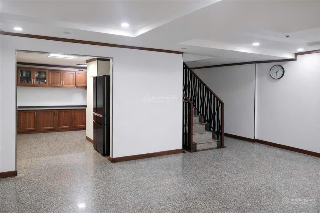 Bán căn hộ duplex 2 tầng có sổ hồng liền kề q7, diện tích cực lớn 192m2