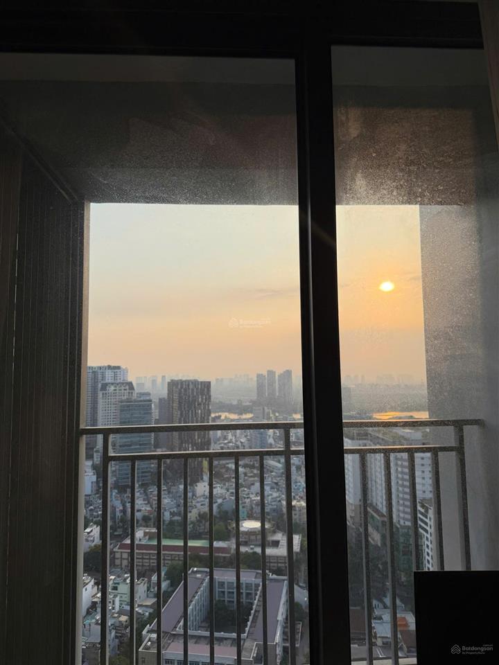 Cần bán căn 2pn rivergate  lầu cao, view pháo hoa đầy đủ nội thất