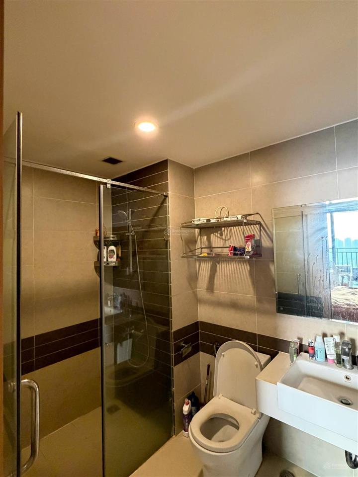 Cần bán căn 2pn rivergate  lầu cao, view pháo hoa đầy đủ nội thất