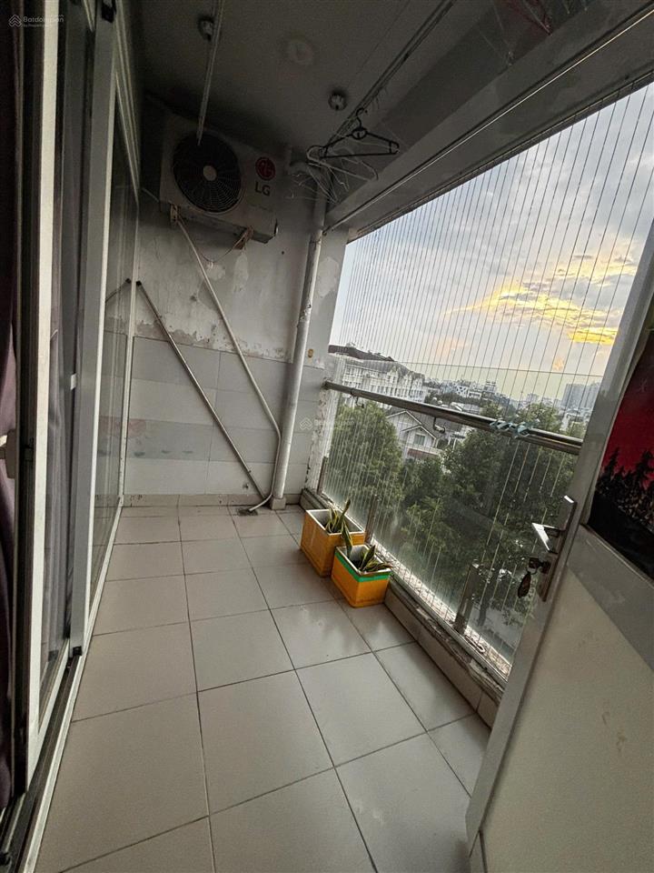 Chính chủ cần bán gấp ehome5 quận 7 3pn 2wc, ban công thoáng mát, full nội thất