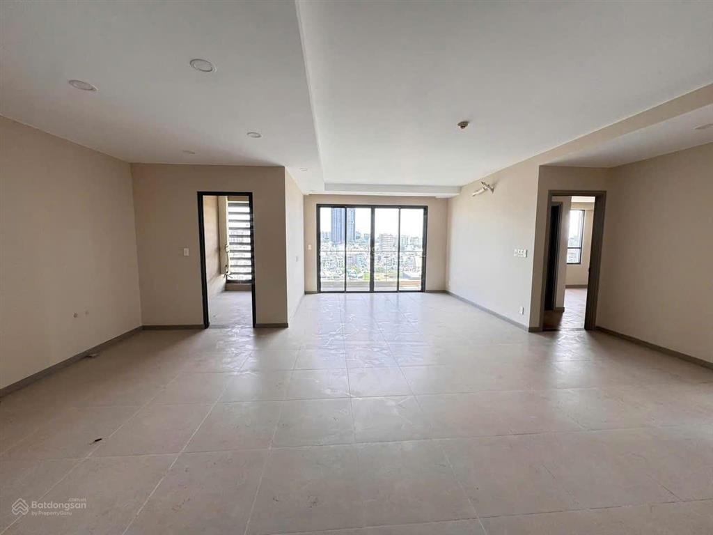 Cho thuê căn hộ gold view quận 4  3pn, 3wc, 133m²  có máy lạnh, bếp  chỉ 20 triệu/tháng (giá rẻ)