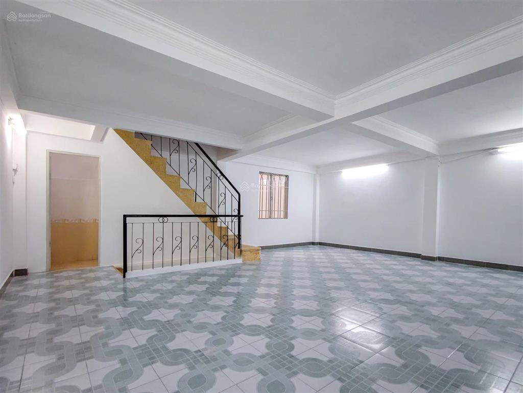 Chủ nhà cần cho thuê nguyên căn nhà mặt tiền đường tôn thất thuyết q4