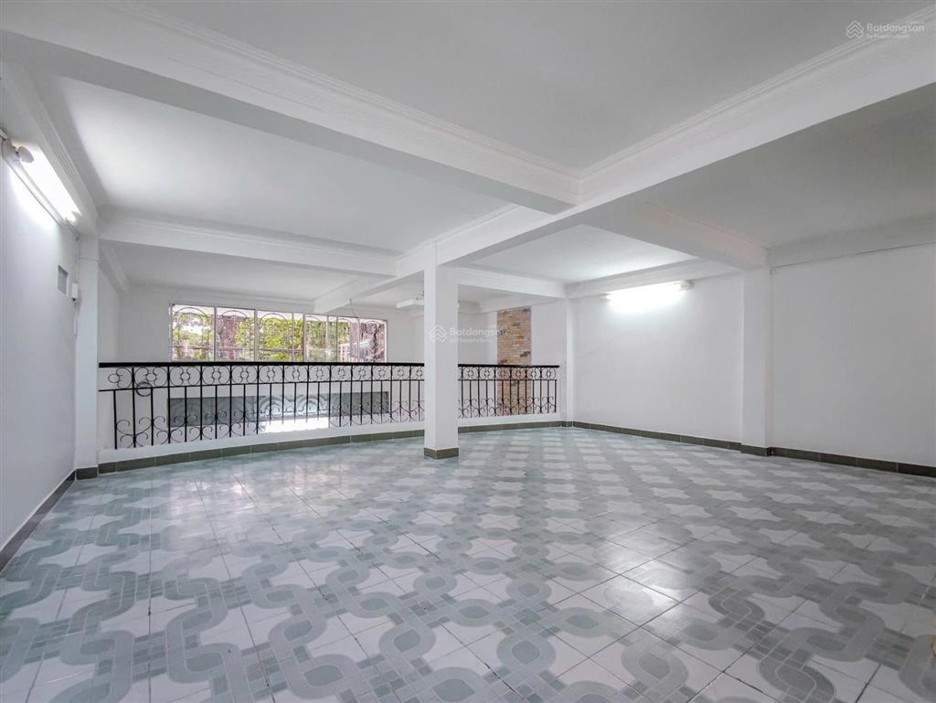 Chủ nhà cần cho thuê nguyên căn nhà mặt tiền đường tôn thất thuyết q4