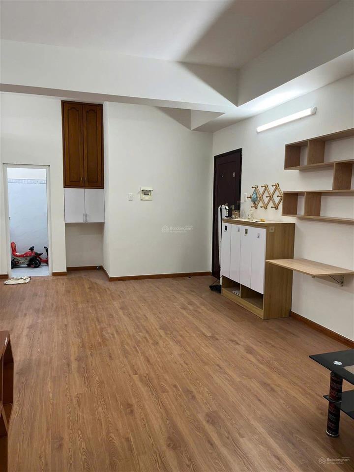 Bán căn hộ 1pn  q4 có sổ hồng mặt tiền bến vân đồn