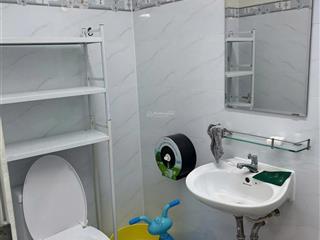 Bán căn hộ 1pn  q4 có sổ hồng mặt tiền bến vân đồn