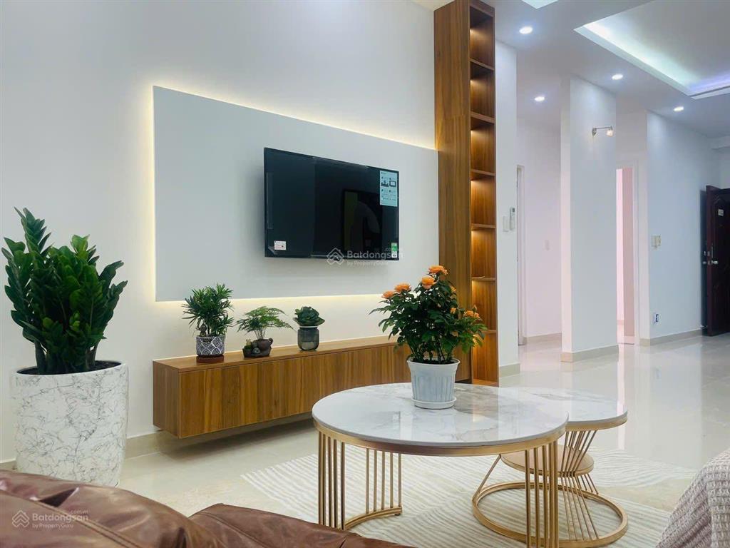 Cho thuê căn hộ 2pn view sông sky garden 3, quận 7