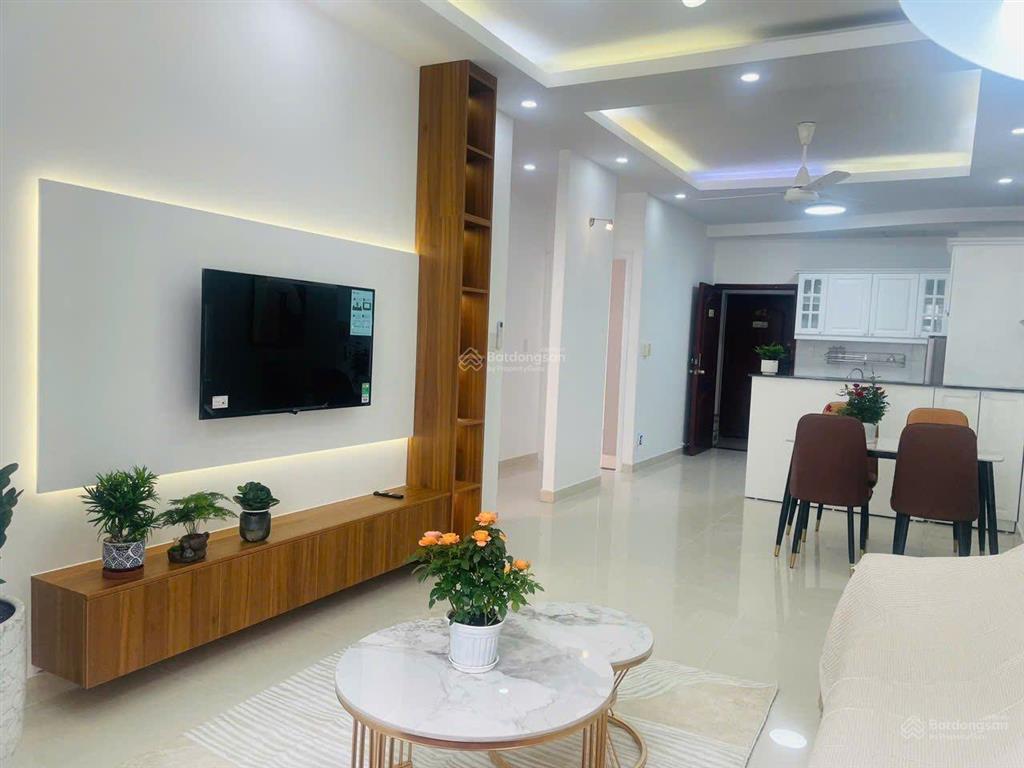 Cho thuê căn hộ 2pn view sông sky garden 3, quận 7