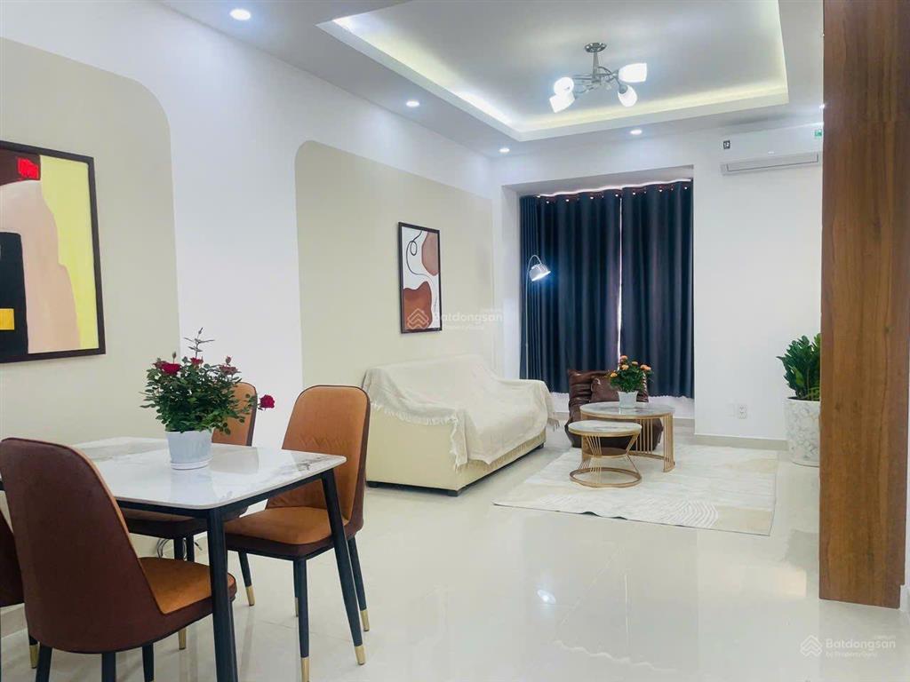 Cho thuê căn hộ 2pn view sông sky garden 3, quận 7