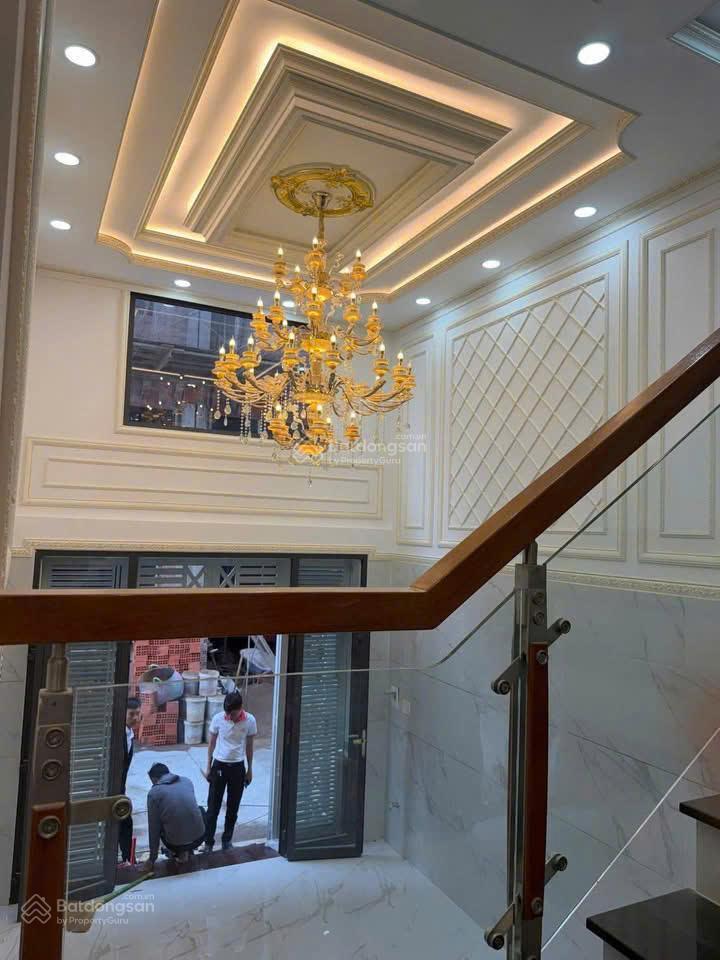 Gấp bán nhà phố hoàn thiện sẵn mt phú định chỉ 6,380 tỷ. sổ hồng sẵn   0902 470 ***