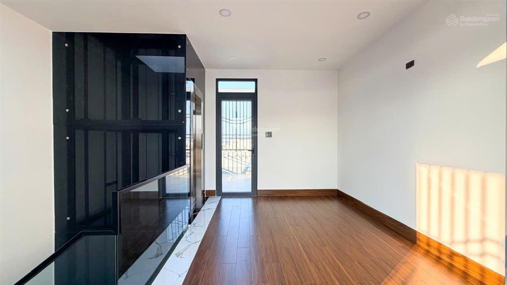 Nhà đẹp gần quận 7  căn hiếm có, full nội thất, có thang máy | căn vip