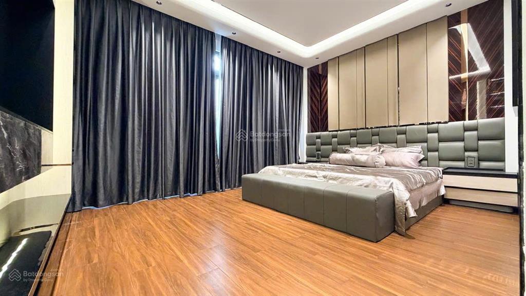 Nhà đẹp gần quận 7  căn hiếm có, full nội thất, có thang máy | căn vip